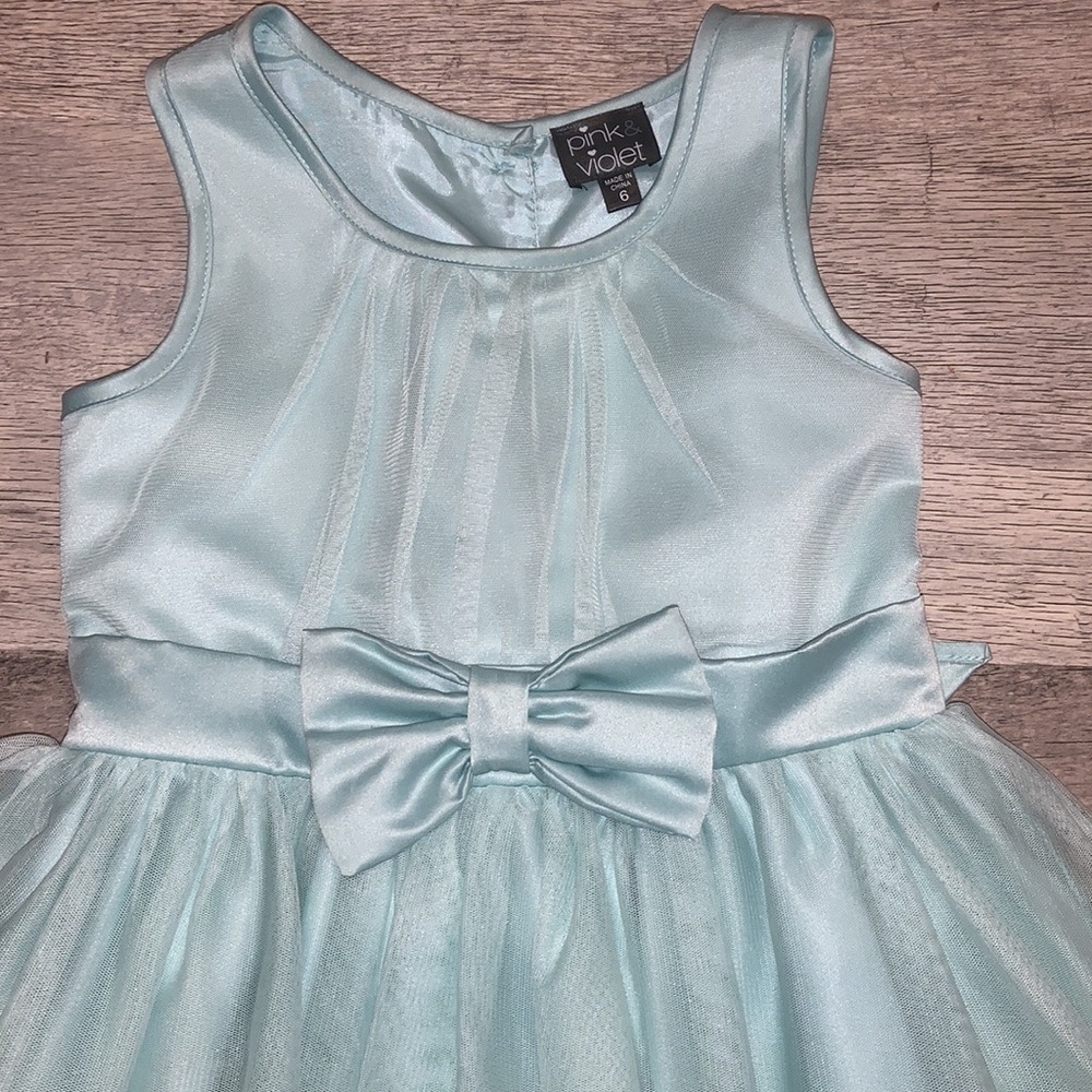 Beautiful Girls Dress! - Picture 2 of 7
